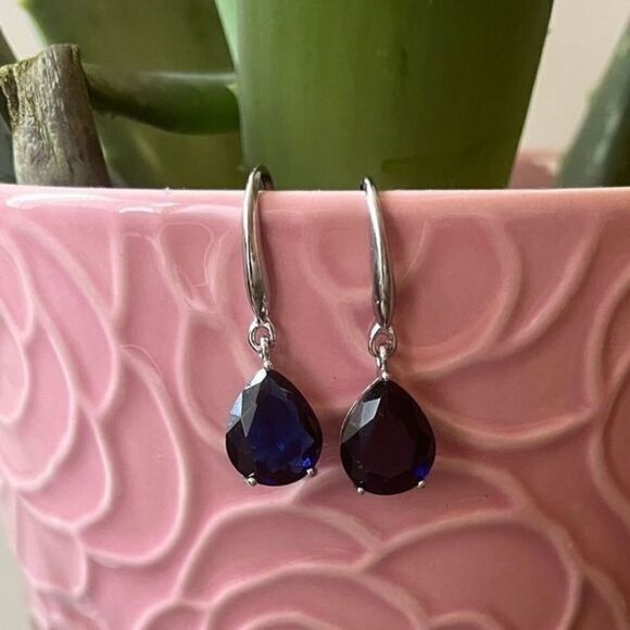The Simple Sapphire Teardrop Drop Earrings in 925 silver - Picture 6 of 10